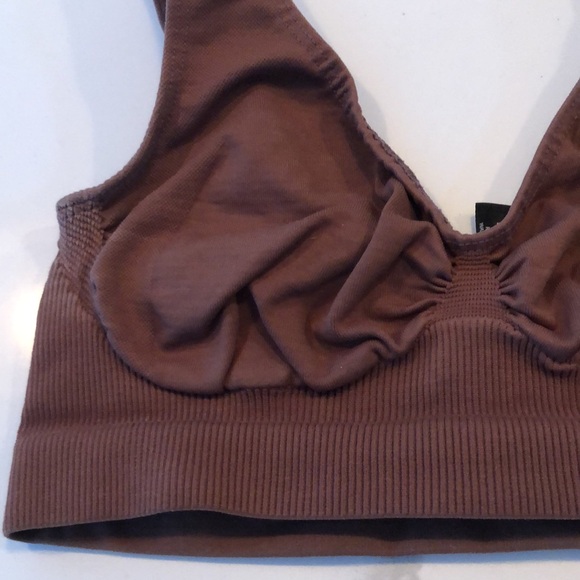 Body by Victoria Player Sports Bra · Medium support · Pull-on style - Picture 9 of 12
